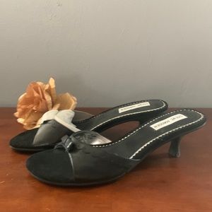STEVE MADDEN GENUINE black leather kitten heel slides. Size 7